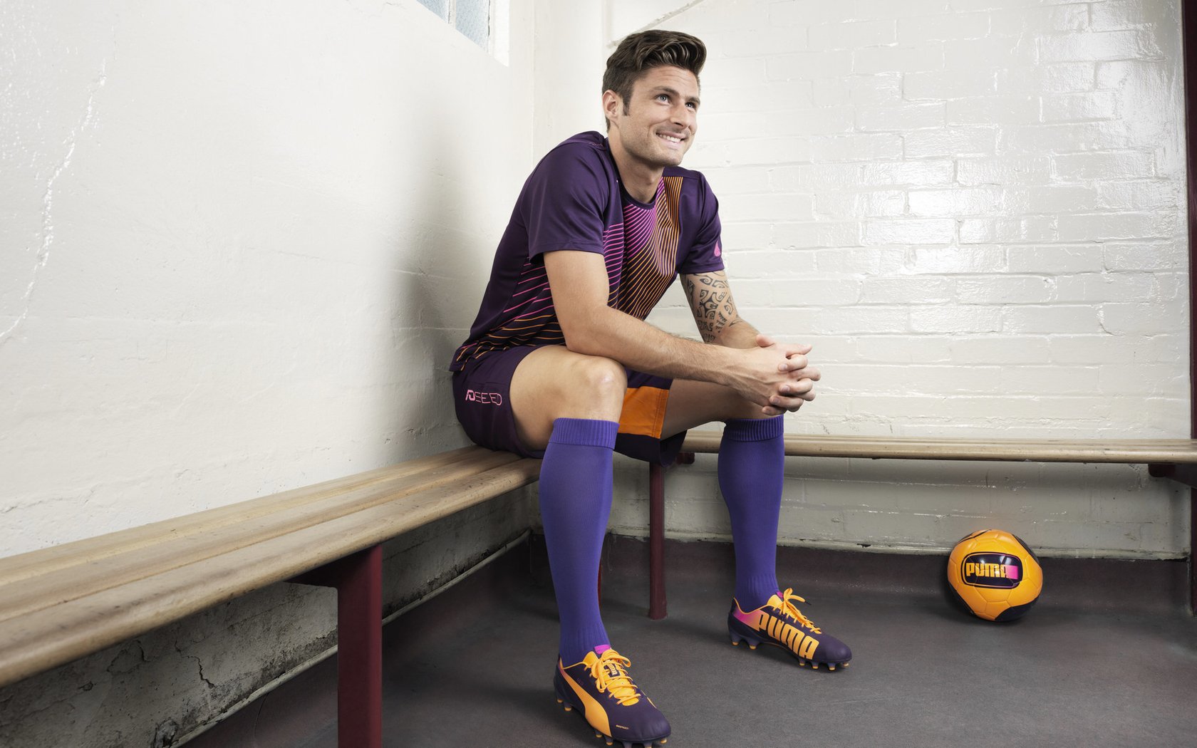 皇马淘汰伊拉克？德里赫特在英超争冠接管比赛！当足球新闻变成通假字狂欢