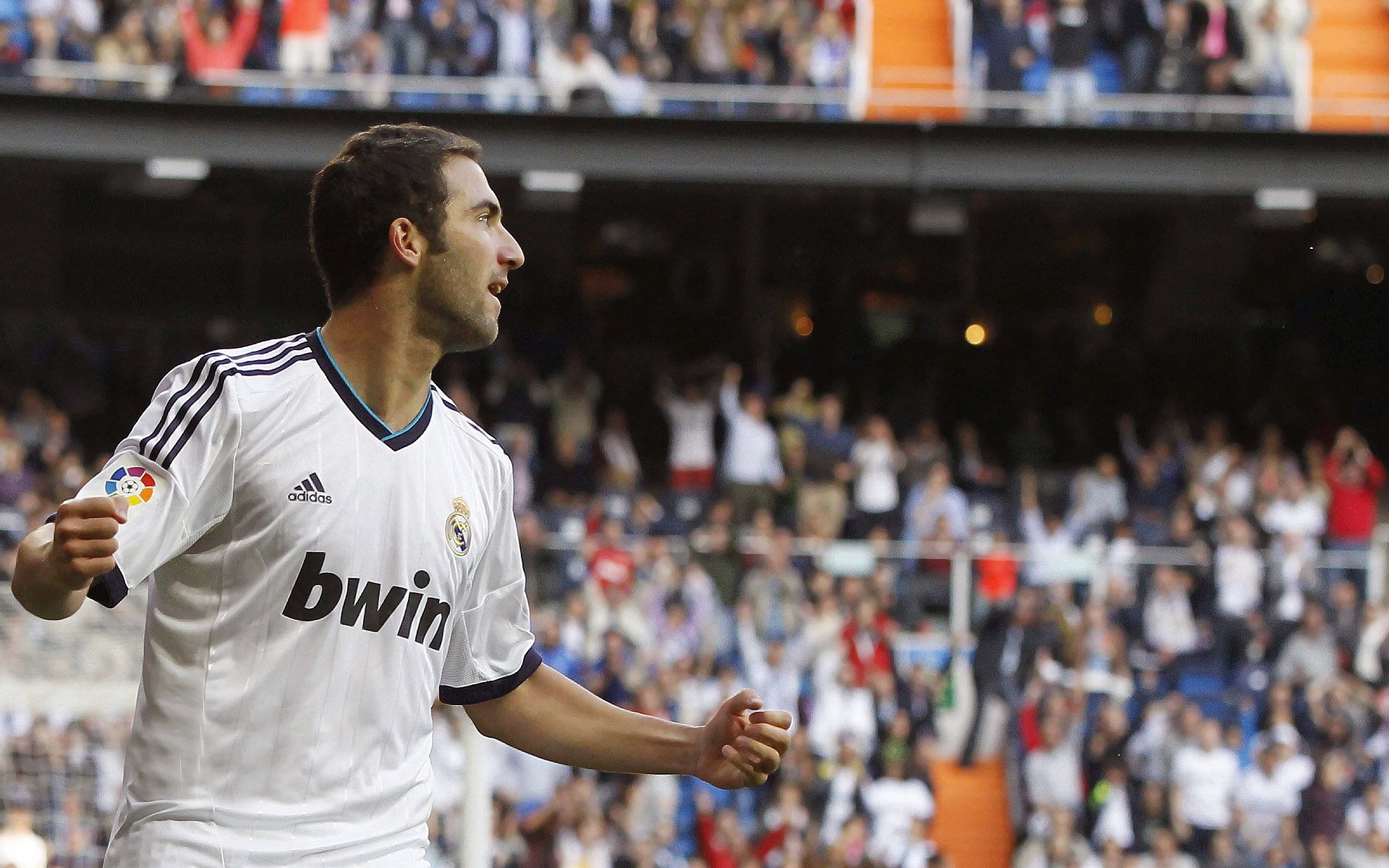 当霍勒迪在欧冠半决赛接管比赛时,广厦队正在最后时刻击败掘金